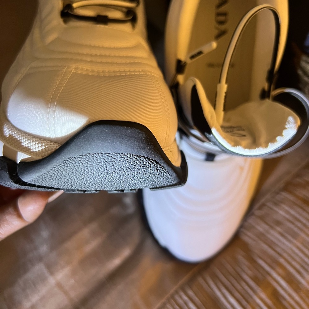 Authentic PRADA sneakers - Picture 4 of 15
